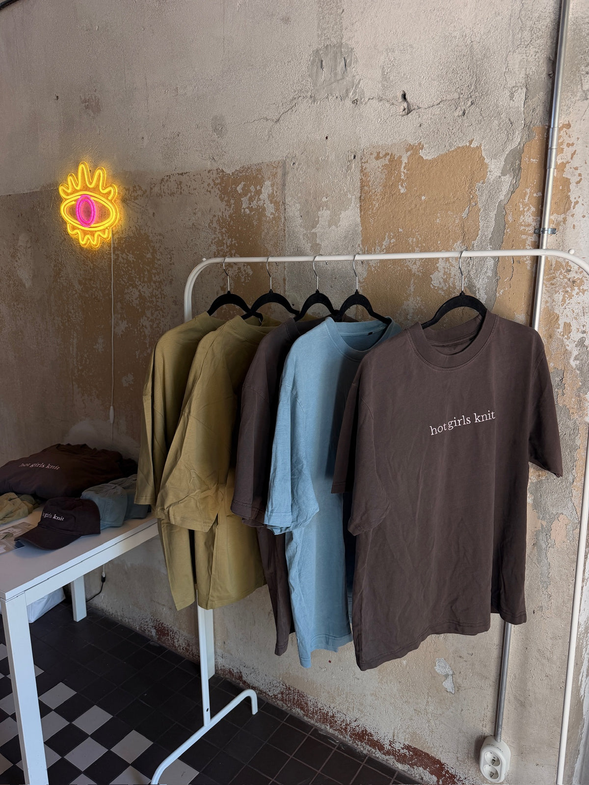 Loop: T-Shirt